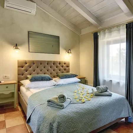 Azur Comfortable Villa Marcana